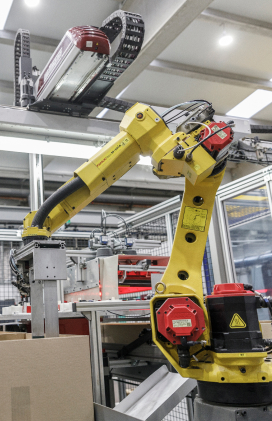 Robot trabajando en la planta productiva de ERREKA en Antzuola, España.
